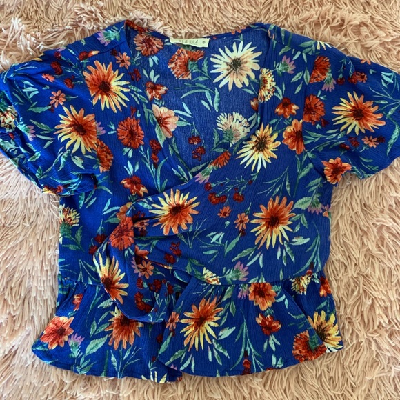 ⚡️Blue Floral Tie Top⚡️ - Picture 2 of 3
